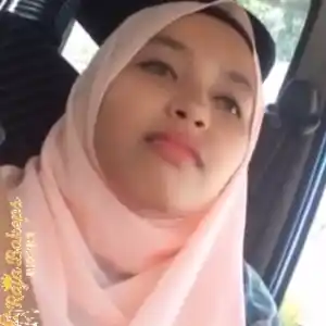 Bokep Indo Ngewe Ukhti Jilbab Pink di Mobil