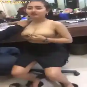 Biduan Dangdut di Ruang Ganti