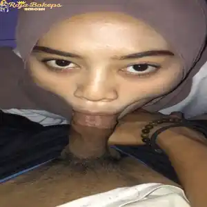 Jilbab Cantik Suka Jilat Kontol