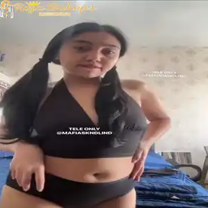 Perempuan Cantik Kobel Memek Pakai Guling