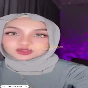 Bokep Jilbab Cantik Striptease di Kamar