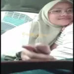 Video Bokep Ukhty Malay Udah Horny Minta Ngewe di Mobil