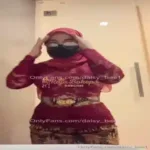 Skandal Talent Daisy Bae Kebaya Merah Striptease