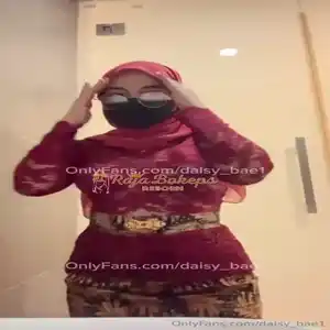Skandal Talent Daisy Bae Kebaya Merah Striptease