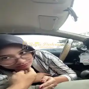 Video Skandal Jilbab Cantik Asyfa Nyepong Kontol Supir